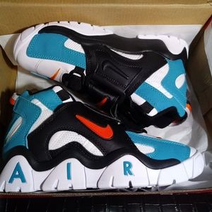 Nike Barrages Mid QS